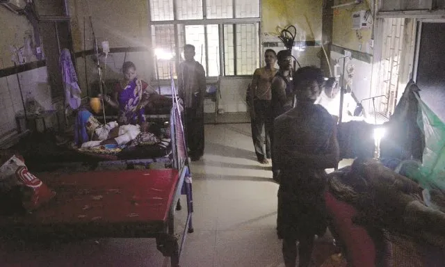 ଏସସିବିରେ ସର୍ଟସର୍କିଟରୁ ପୋଡ଼ିଗଲା ପ୍ୟାନେଲ୍‌ ବୋର୍ଡ : ସର୍ଜରୀ ବିଭାଗ ସମେତ ଫାଣ୍ଡି ଓ ପୁରୁଣା ଅଧୀକ୍ଷକଙ୍କ କାର୍ଯ୍ୟାଳୟ ୯ଘଣ୍ଟା ଅନ୍ଧାର, ପୋଡ଼ା ରୋଗୀ କଲବଲ; ଓଟି ବନ୍ଦ