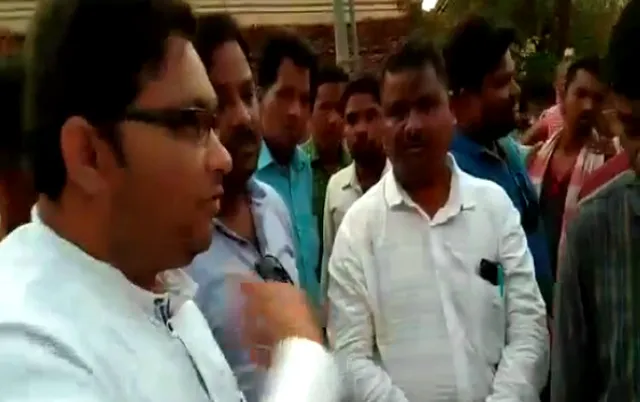 ନିମ୍ନମାନର ରାସ୍ତାକାମ ଲାଗି କନିଷ୍ଠ ଯନ୍ତ୍ରୀଙ୍କୁ ସର୍ବସାଧାରଣରେ ଉଠବସ୍ କରାଇବା ଘଟଣାର ରିପୋର୍ଟ ତଲବ କଲେ ବଲାଙ୍ଗୀର ଜିଲ୍ଲାପାଳ