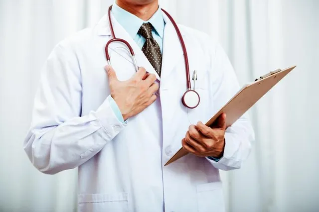 ଟ୍ରେନ୍‌ରୁ ଏମବିବିଏସ୍‌ର ସାର୍ଟିଫିକେଟ୍‌ ପାଇବା ପରେ ୯ବର୍ଷରେ ୯୦,୦୦୦ ରୋଗୀଙ୍କ ଚିକିତ୍ସା କରିିଥିଲେ ମାତ୍ର ଦ୍ୱାଦଶ ଶ୍ରେଣୀ ପାସ୍‌ କରିଥିବା ଏହି ନକଲି ଡାକ୍ତର