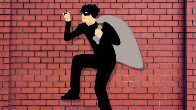 ଲାପଟପ୍‌ ଚୋରିବେଳେ ଧରାପଡ଼ିଗଲା