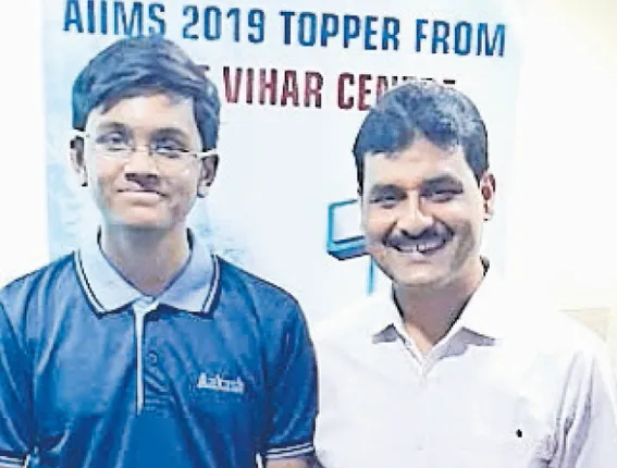 ଆକାଶ ଛାତ୍ରଛାତ୍ରୀଙ୍କ ଅନନ୍ୟ ମାର୍ଗଦର୍ଶକ ଏ ବି ସିଂହ