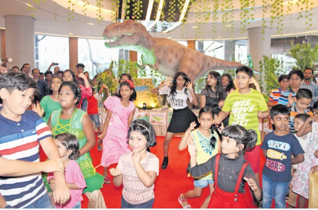 ଏସ୍‌ପ୍ଲାନେଡ ୱାନ ମଲ୍‌‌ରେ ରଜ ପ୍ରସ୍ତୁତି