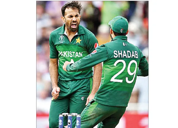 ଇଂଲଣ୍ଡକୁ ପାକ୍‌ ଧକ୍କା, ରୁଟ୍‌ ଓ ବଟଲରଙ୍କ ଶତକ ବେକାର: ପାକିସ୍ତାନ ୧୪ ରନ୍‌ରେ ବିଜୟୀ