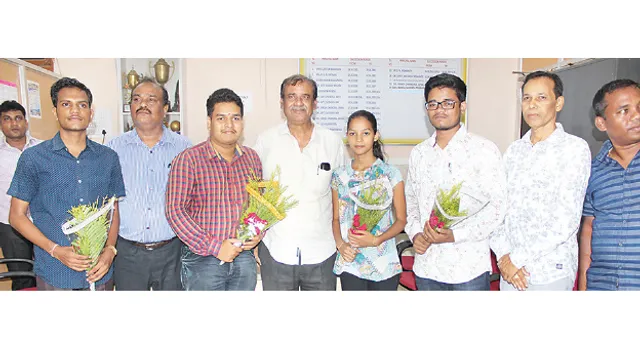 ବିଜେବି କଲେଜ ଛାତ୍ରଛାତ୍ରିଙ୍କୁ ସମ୍ବର୍ଧନା