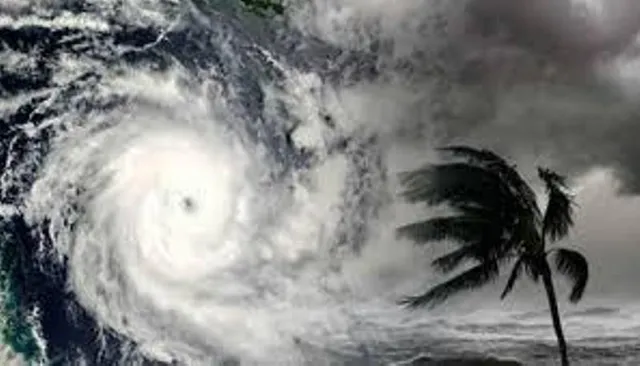 ଭୀଷଣ ରୂପ ଧାରଣ କରି ସାମୁଦ୍ରିକ ଝଡ଼ ବାୟୁ ମୁହାଁଇଛି ଗୁଜୁରାଟ ଉପକୂଳ ଅଭିମୁଖେ; ୧୩ ତାରିଖରେ ପୋର ବନ୍ଦର ଦେଇ ପଶିବ ସ୍ଥଳ ଭାଗକୁ