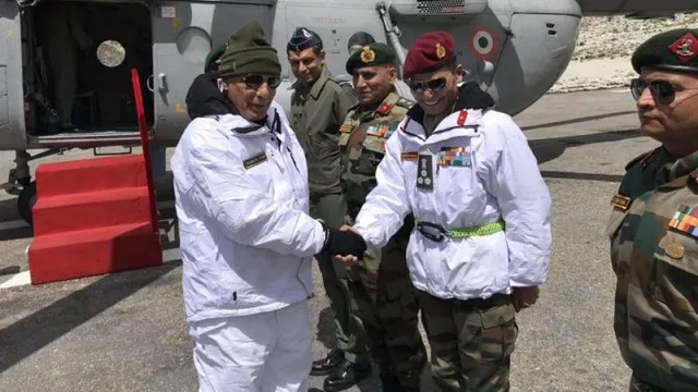 ସିଆଚେନ୍‌ରେ ପହଞ୍ଚି ସ୍ଥିତି ସମୀକ୍ଷା ସହ ସହିଦ୍‌ ଯବାନଙ୍କୁ ଶ୍ରଦ୍ଧାଞ୍ଜଳି ଜଣାଇଲେ ନୂଆ ପ୍ରତିରକ୍ଷା ମନ୍ତ୍ରୀ ରାଜନାଥ ସିଂହ