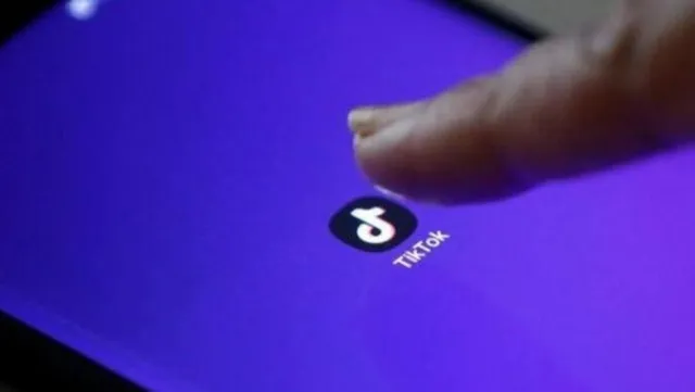 ପୁଅମାନଙ୍କ ସହ କଥା ହେବାକୁ ଦେଉ ନଥିଲେ ବାପା, ଟିକ୍‌-ଟକ୍‌ ଭିଡିଓରେ ନେପାଳର ଜଣେ ଯୁବକଙ୍କୁ ଦେଖି ନାବାଳିକା ନେଲେ ଏଭଳି ପଦକ୍ଷେପ