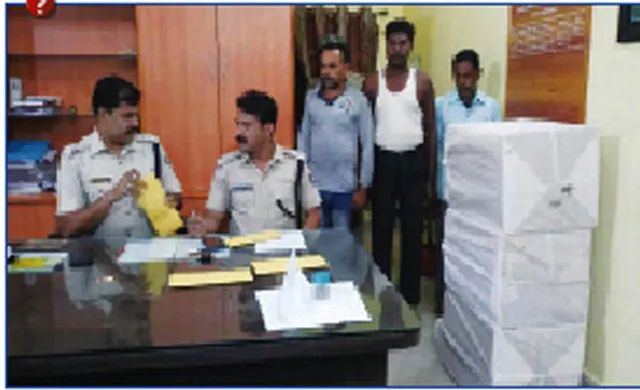 ୨ ବସ୍ତା ଗଞ୍ଜେଇ ସହ କାର୍‌ ଓ ବାଇକ ଜବତ: ୩ କୋର୍ଟ ଚାଲାଣ