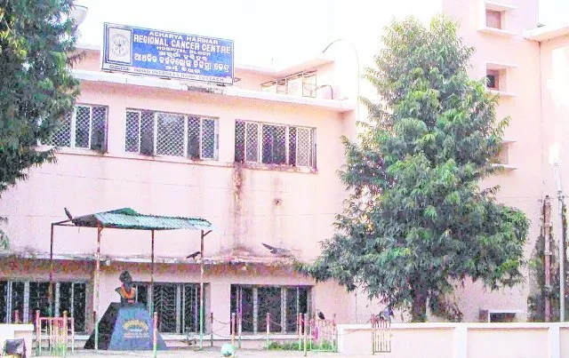 କର୍କଟ କେନ୍ଦ୍ର ନିର୍ଦ୍ଦେଶକଙ୍କ ଦରମା ବିବାଦ ପ୍ରସଙ୍ଗ: ସ୍ବାସ୍ଥ୍ୟ ବିଭାଗର ସଂଶୋଧିତ ବିଜ୍ଞପ୍ତି , ପ୍ରଥମ ଦୁଇ ବର୍ଷର ଦରମା ଅଧା ହ୍ରାସ