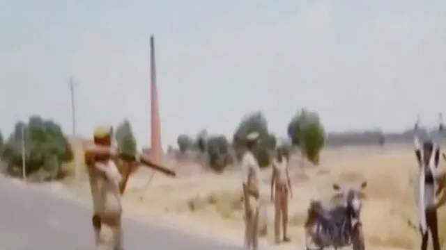 ଗାଡ଼ି ଆରୋହୀଙ୍କୁ ପିସ୍ତଲ ଓ ରାଇଫଲ୍‌ ଦେଖାଇ ଯାଞ୍ଚ କରିବା ଅଟକାଉଛନ୍ତି ଉତ୍ତର ପ୍ରଦେଶ ପୁଲିସ