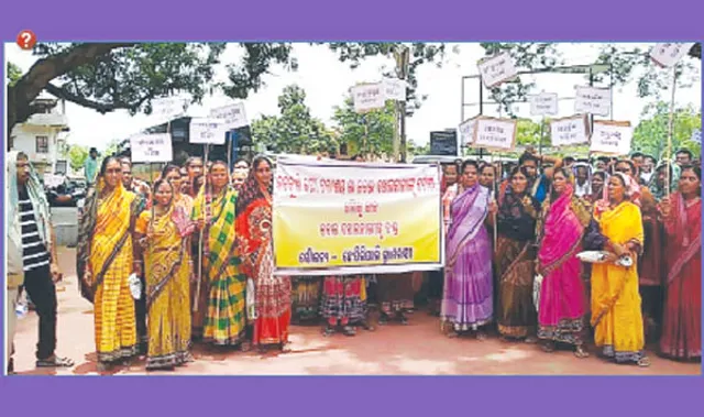 କଟାରୁ ଜବରଦଖଲ ଉଚ୍ଛେଦ ଦାବିରେ ଛେପଲିପାଲି ଗ୍ରାମବାସୀଙ୍କ ବିକ୍ଷୋଭ