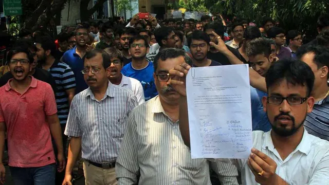 ଆନ୍ଦୋଳନ ସ୍ଥଗିତ ରଖିବାକୁ ମନାକରିବାରୁ ଆଜି ପୁଣି ଆଲୋଚନା ପାଇଁ ଡାକ୍ତରମାନଙ୍କୁ ଡାକିଛନ୍ତି ମମତା ବାନାର୍ଜୀ