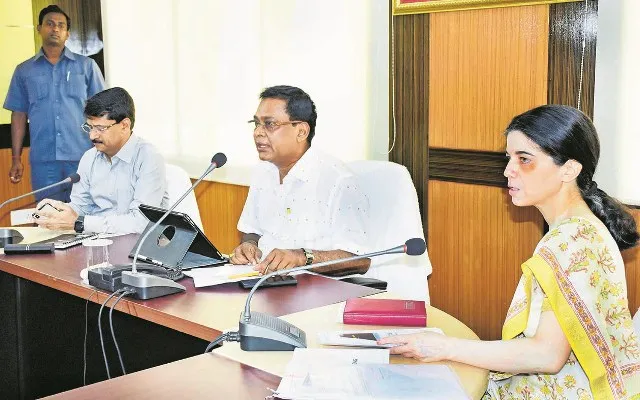 ଅସନ୍ତୋଷ ଝାଡ଼ିଲେ ସ୍ବାସ୍ଥ୍ୟମନ୍ତ୍ରୀ, ୧୦୦ ଦିନ ମଧ୍ୟରେ ସାରିବାକୁ ଥିବା ପ୍ରକଳ୍ପ ତାଲିକା ମାଗିଲେ