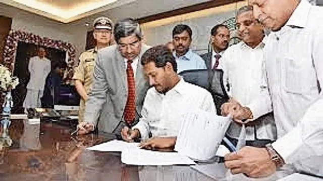 କାର୍ଯ୍ୟଭାର ଗ୍ରହଣ କଲେ ଜଗନ, ୫ ଉପ ମୁଖ୍ୟମନ୍ତ୍ରୀ ସମେତ ୨୫ ମନ୍ତ୍ରୀ ଶପଥ ନେଲେ