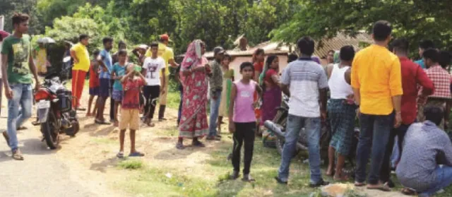 ବେଆଇନ ମଦ ବିକ୍ରିକୁ ନେଇ ତାତିଲେ ମହିଳା, ହୋଟେଲରେ ପଶି ମଦ ନଷ୍ଟ କଲେ, ନିଆଁ ଲଗାଇଦେଲେ