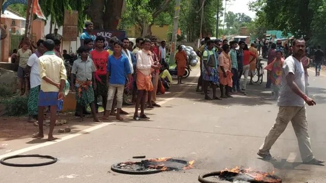 ପୁଲିସ ହାତରେ ଅଭିଯୁକ୍ତଙ୍କ ମୃତ୍ୟୁ ଆଶଙ୍କାରେ ରାସ୍ତା ଅବରୋଧ କଲେ ଗ୍ରାମବାସୀ