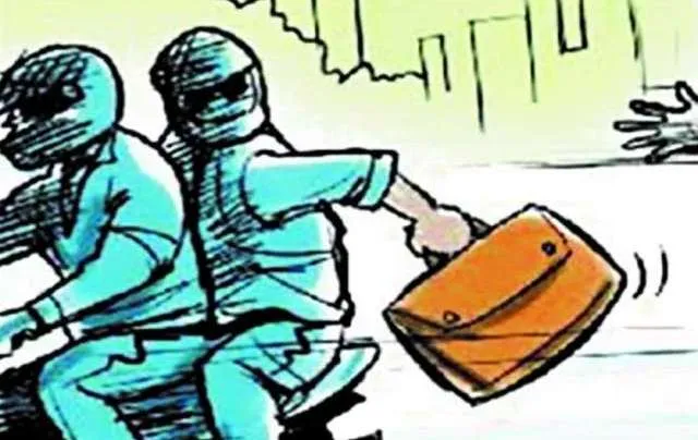 ମଦ ଦୋକାନ କର୍ମଚାରୀଙ୍କୁ ଆକ୍ରମଣ କରି ୫ ଲକ୍ଷ ଲୁଟ୍