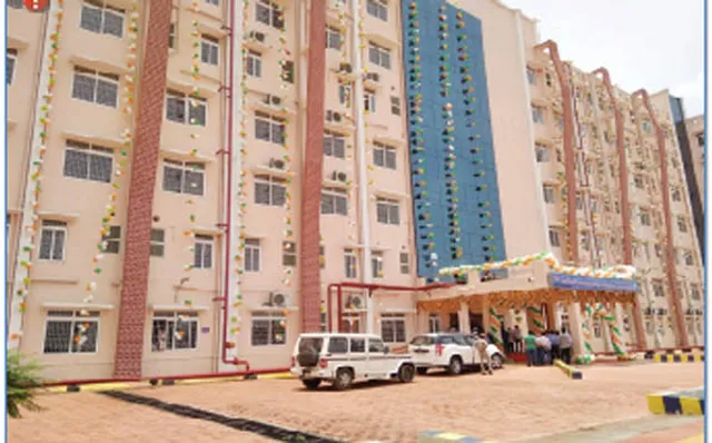 ୭ ମହଲା ମେଡିକାଲ କୋଠାର ମାନକୁ ନେଇ ଉଠିଲା ପ୍ରଶ୍ନ