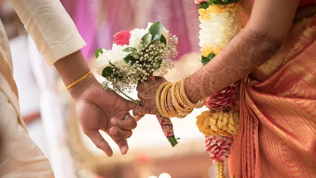 ବାହା ବେଦିରୁ ବର ନିଖୋଜ, ଏନ୍‌ଏଚ୍‌ କଡ଼ରେ କାର୍‌ରୁ ନିଶାସକ୍ତ ଅବସ୍ଥାରେ ଉଦ୍ଧାର