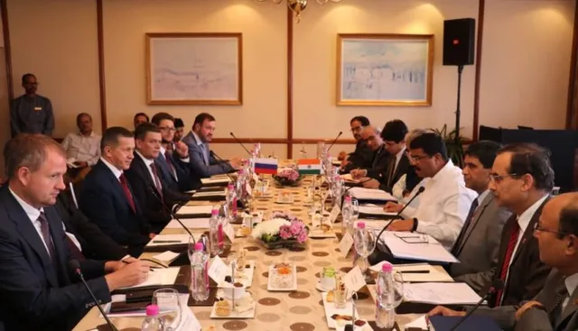 ଋଷର ଉପ-ପ୍ରଧାନମନ୍ତ୍ରୀ ଓ କେନ୍ଦ୍ର ପେଟ୍ରୋଲିୟମ ମନ୍ତ୍ରୀ ଧର୍ମେନ୍ଦ୍ର ପ୍ରଧାନଙ୍କ ମଧ୍ୟରେ ବୈଠକ : ଭାରତରେ ସିଟି ଗ୍ୟାସ ବିତରଣରେ ପୁଞ୍ଜି ନିବେଶ କରିବା ପାଇଁ ଋଷକୁ ଭାରତର ଆମନ୍ତ୍ରଣ