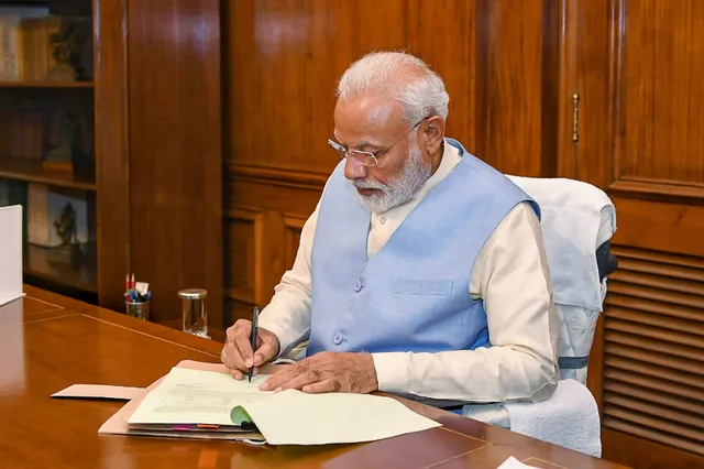 ମୋଦୀ ସରକାର, ବିଦା ହେଲେ ୧୫ ଅଧିକାରୀ