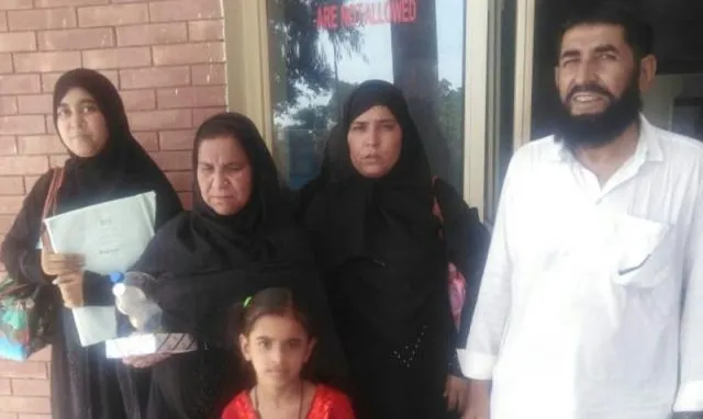 ଭାରତୀୟ ଜେଲ୍‌ରୁ ମୁକ୍ତ ହେବା ପରେ ଅଟାରି-ଓ୍ଵାଘା ସୀମା ଦେଇ ନିଜ ଦେଶକୁ ଫେରିଲେ ୬ ଜଣ ପାକ୍‌ ନାଗରିକ