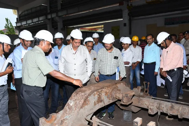 ବାତ୍ୟାରେ ପୂର୍ବତଟ ରେଳପଥର ୬୦୦କୋଟି କ୍ଷତି : ରେଳବାଇ ବୋର୍ଡ ରୋଲିଙ୍ଗ ଷ୍ଟକ ସଦସ୍ୟଙ୍କ ସମୀକ୍ଷା, ଜୁଲାଇ ୧ ସୁଦ୍ଧା ପୁରୀ ରେଳ ଷ୍ଟେସନର ପୁନରୁଦ୍ଧାର ସରିବ