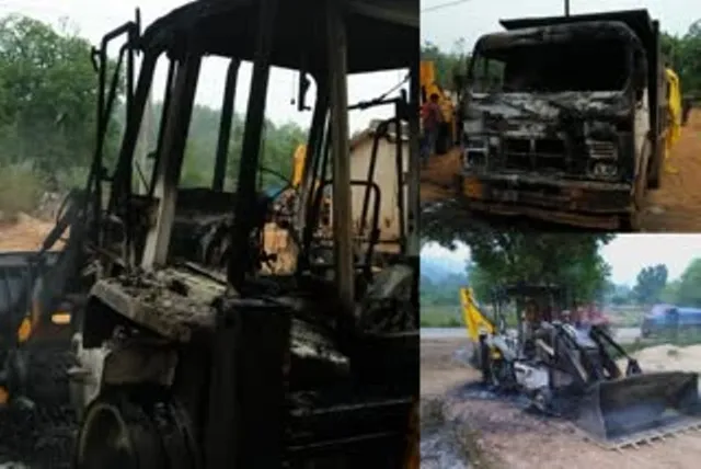 ୨ଟି ହାଇୱା ସମେତ ୪ ଗାଡି ପୋଡି ଦେଲେ ନକ୍ସଲ