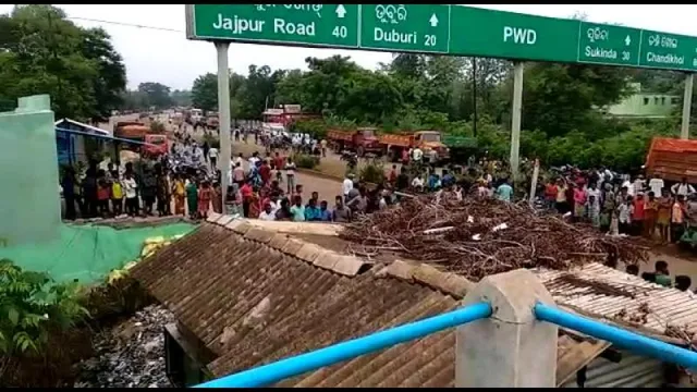 ଟ୍ରକ ମାଲିକଙ୍କୁ ହତ୍ୟା ପ୍ରତିବାଦରେ ଲୋକଙ୍କ ରାସ୍ତା ଅବରୋଧ