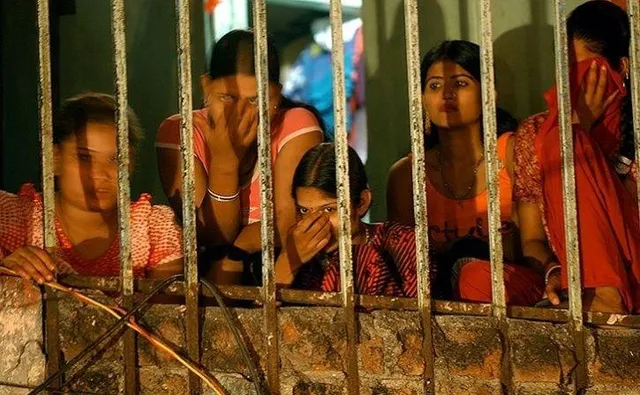 ୩୨ ବର୍ଷ ପରେ ମାଆବାପା ଛେଉଣ୍ଡ ୨ ଭଉଣୀଙ୍କ ଭେଟ! ସାନ ଭଉଣୀକୁ ଦେହଜୀବୀ ଭାବେ ଦେଖି ଝରିଗଲା ଅଶ୍ରୁ, ସାଥୀ ହୋଇ କାଟିବେ ବାକି ତକ ଜୀବନ