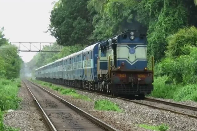 ଅସହ୍ୟ ହେଲା ଗରମ, କେରଳ ଏକ୍ସପ୍ରେସ୍‌ରେ ଯାତ୍ରା କରୁଥିବା ଚାରିଜଣ ଯାତ୍ରୀଙ୍କ ମୃତ୍ୟୁ