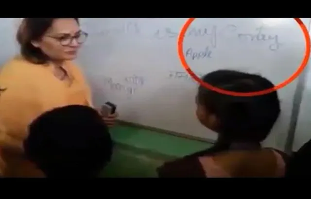 ପିଲାମାନଙ୍କୁ ଇଂରାଜୀ ପଢ଼ାଇବାକୁ ଯାଇଥିଲେ, ‘Country’କୁ ‘Contry’ ଲେଖି ଟ୍ରୋଲ ହେଲେ ଜୟା ପ୍ରଦା