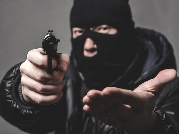 ହଲିଉଡ୍‌ ଚଳଚ୍ଚିତ୍ରରୁ ପ୍ରଭାବିତ ହୋଇ ବ୍ୟାଙ୍କ୍‌ ଲୁଟ୍‌ ଉଦ୍ୟମ କରିବା ବେଳେ ଧରାପଡ଼ିଲେ ଲୁଟେରା