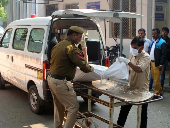 ଖୋଲାରେ ପରିଶ୍ରା କରିବା କାଳ ହେଲା, ସ୍ଥାନୀୟ ଲୋକଙ୍କ ହାତରେ ଗଲା ଜୀବନ