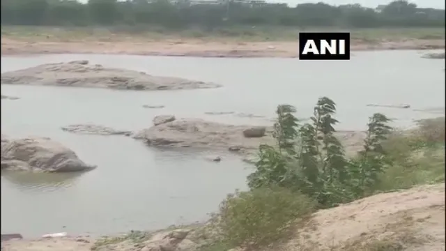 ଟିକଟକ୍ ଭିଡିଓ କରୁକରୁ ପାଣିରେ ବୁଡ଼ିଗଲେ ଯୁବକ, ଲୋକ ଭାବିଲେ କରୁଛନ୍ତି ଅଭିନୟ