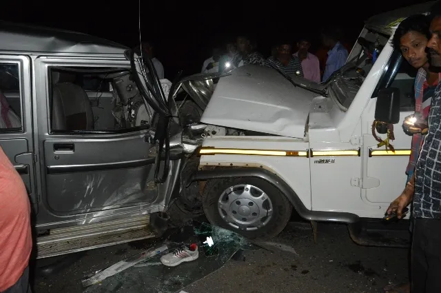 ପୁଲିସ ଗାଡ଼ିକୁ ଧକ୍‌କା ଦେଲା ବୋଲେରୋ, ୨ ଗୁରୁତର, ୫ ଆହତ