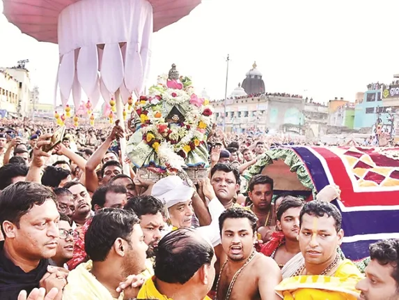 ବାହୁଡ଼ିଲେ ତିନି ଠାକୁର : ଶ୍ରୀନଅରରେ ଲକ୍ଷ୍ମୀ-ନାରାୟଣ ଭେଟ