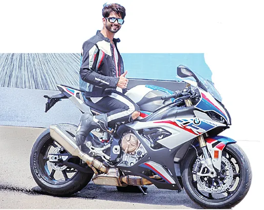 ବିଏମ୍‌ଡବ୍ଳୁର ୧୮ ଲକ୍ଷ ଟଙ୍କିଆ ସୁପର୍‌ବାଇକ୍