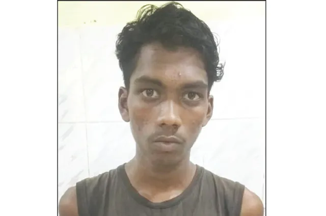 ପୁଲିସ ହେପାଜତରୁ ବିଚାରାଧୀନ କଏଦୀ ଚମ୍ପଟ, ଭ୍ୟାନ୍‌ ଏମର୍ଜେନ୍‌ସି ଗେଟ୍‌ରୁ ଡେଇଁ ପଡ଼ିଲା