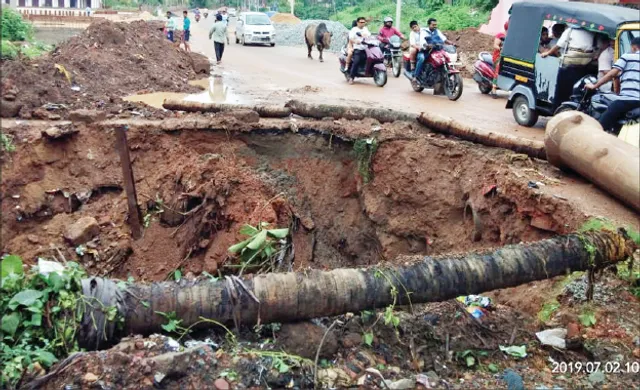 ବର୍ଷାରେ ଧୋଇଗଲା ଲିଙ୍ଗରାଜ ମାର୍କେଟ ରୋଡ