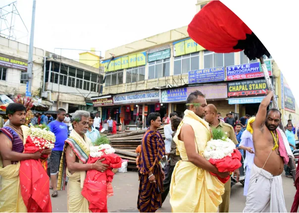 ଶ୍ରୀଅଙ୍ଗ ବଜ୍ର ପାଇଁ ଖଳି ବିଜେ: ତିନି ମୁଖ୍ୟ ଶୁଦ୍ଧ ସୁଆରଙ୍କୁ ଶ୍ରୀମନ୍ଦିରକୁ ପାଛୋଟି ନେଲା ଶ୍ରୀମନ୍ଦିର ପ୍ରଶାସନ