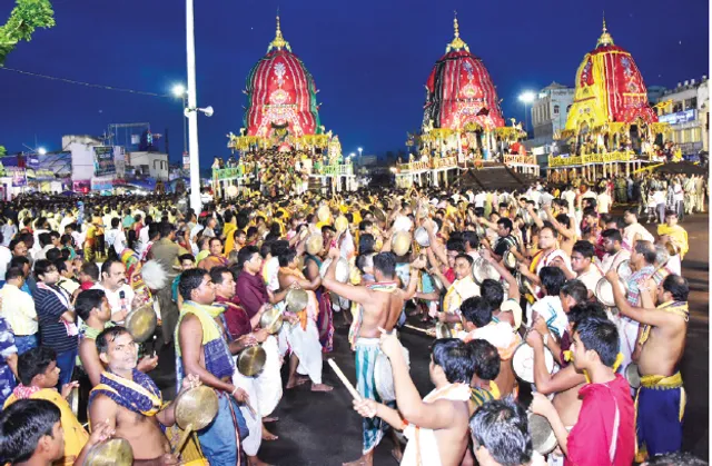 ଆଡ଼ପ ମଣ୍ଡପରେ ଚତୁର୍ଦ୍ଧାମୂର୍ତ୍ତି, ଆଜିଠୁ ଆଡ଼ପ ଦର୍ଶନ, ଅବଢ଼ା