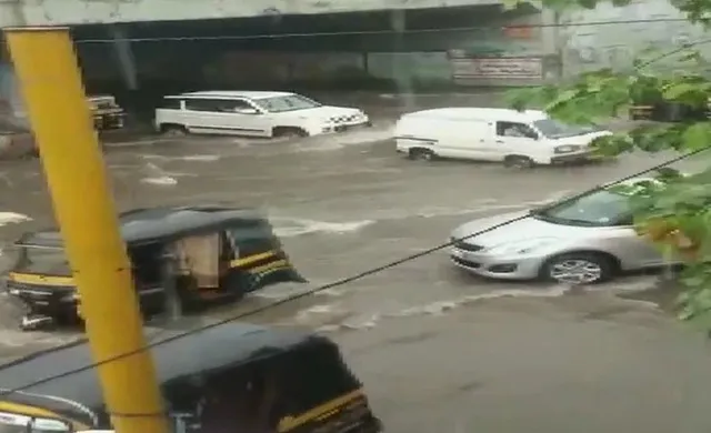 ମୁମ୍ବାଇରେ ପୁଣି ପ୍ରବଳ ବର୍ଷା, ଅଣାୟତ୍ତ ସ୍ଥିତି