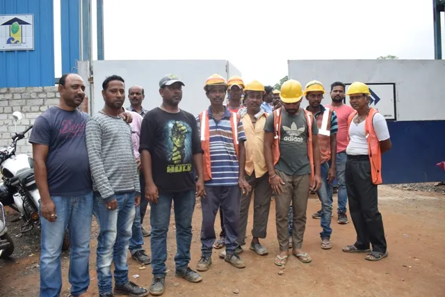 ଆଇଜିଏଚ୍‌ ସୁପର ସ୍ପେସାଲିଟି ହସ୍ପିଟାଲ ନିର୍ମାଣ କାମ ବନ୍ଦ : ଦୁଇ ମାସ ହେଲା ମଜୁରି ମିଳିନି, ଆନ୍ଦୋଳନରେ ୫୦୦ ଶ୍ରମିକ