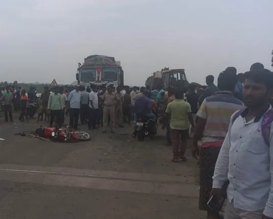 ଭବାନୀପାଟଣା: ବାଇକ ଚାଳକଙ୍କ ଉପରେ ମାଡିଗଲା ଟ୍ରକ୍‌, ଘଟଣାସ୍ଥଳରେ ହେଲା ମୃତ୍ୟୁ