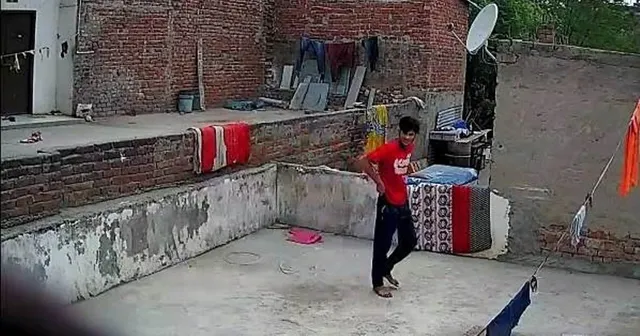 ପ୍ରତିଦିନ ଛାତରୁ ଅନ୍ତବସ୍ତ୍ର ଚୋରାଇ ନେଉଥିବା ଯୁବକକୁ ଏପରି ଧରିଲେ ମହିଳା