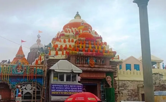 ପ୍ରଥମ ଥର ଲାଗି ଫୁଲରେ ସଜେଇ ହେଉଛି ଶ୍ରୀମନ୍ଦିର; ଲାଗିଛନ୍ତି ୨୦୦ କାରିଗର