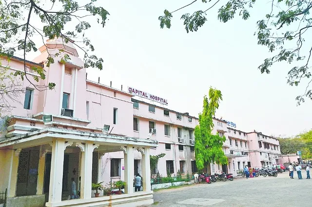 କ୍ୟାପିଟାଲ ହସ୍ପିଟାଲରେ ଅଭାବନୀୟ ଘଟଣା : ଦେଲେନି ଆଇସିୟୁ, ଆଖି ବୁଜିଲେ ଆଟେଣ୍ଡାଣ୍ଟ