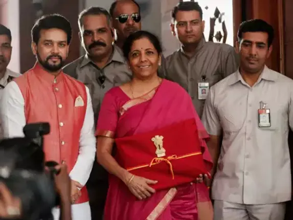 ବଜେଟ ଉପସ୍ଥାପନ କରିବାକୁ ସଂସଦରେ ପହଞ୍ଚିଲେ ଅର୍ଥମନ୍ତ୍ରୀ