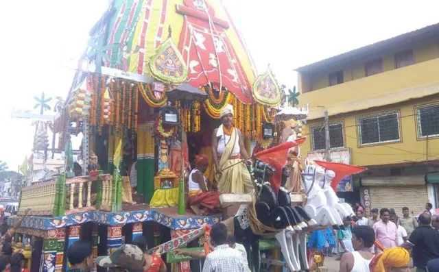 ଫୁଲବାଣୀ: ରଥରେ ମନ୍ଦିରକୁ ଫେରୁଛନ୍ତି ଶ୍ରୀଜଗନ୍ନାଥ।